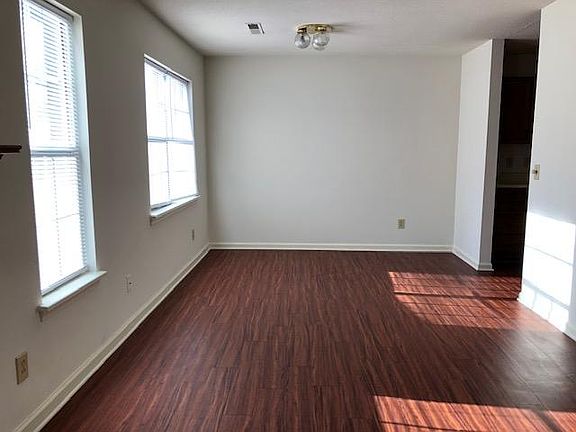 5th image of 729 Shelby Dr APT D