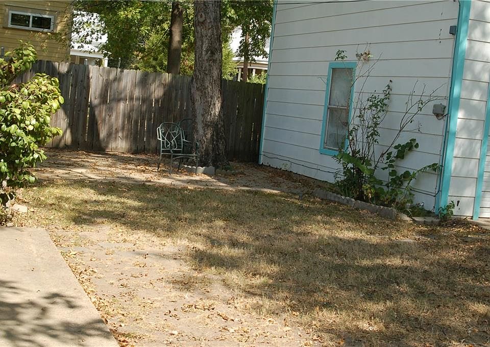 Tyler W 205 / Brown EG 205 W Tyler St Ennis TX Zillow