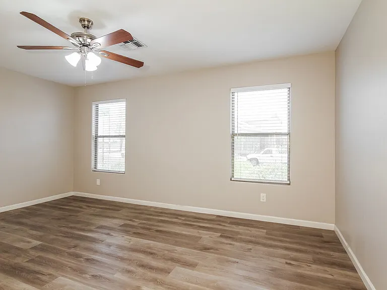 12508 W Windsor Blvd — Photo 7