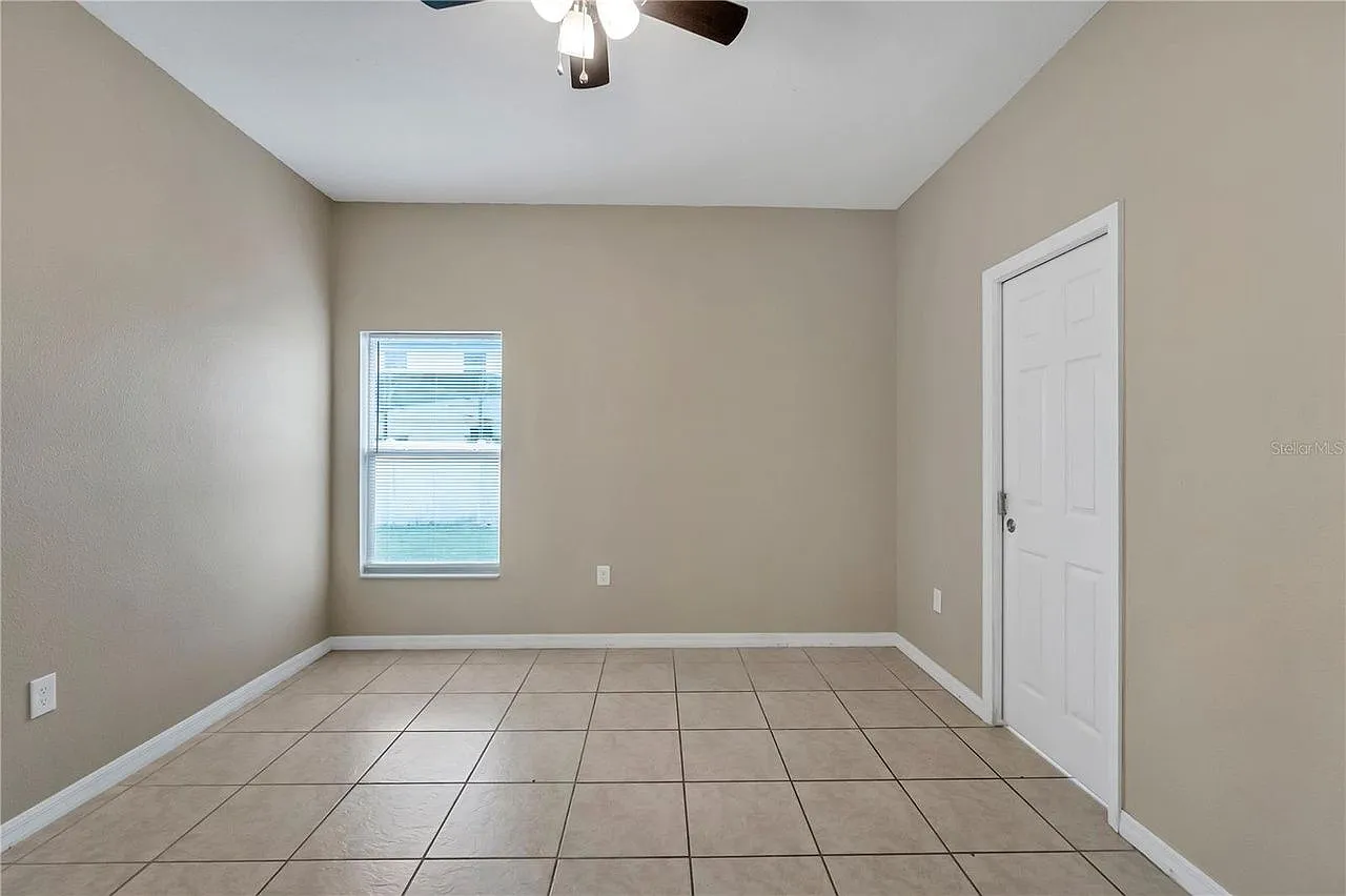 Your Family's Next Home Awaits Poinciana, FL Looking for a place with room to grow? — Photo 3