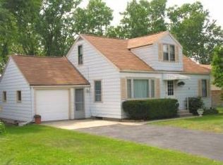 219 S Old Rand Rd, Lake Zurich, IL 60047