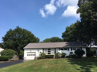 9 Bittersweet Ln, Loudonville, NY 12211