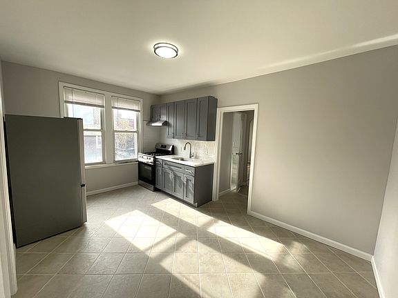 4th image of 314 Humboldt St Floor 3