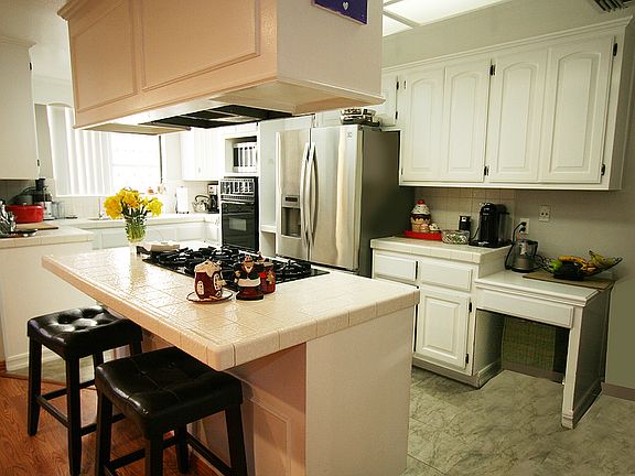 5th image of 227 E Burbank Blvd APT F