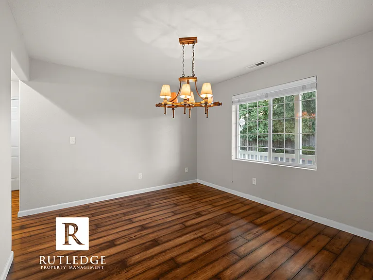 1013 Hope Dr — Photo 10