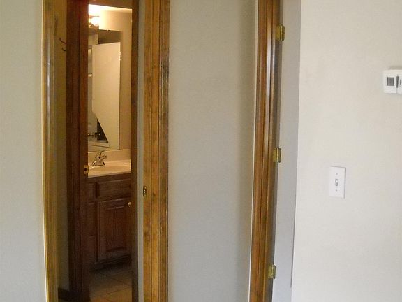 3rd image of 5 Southridge Dr APT 2