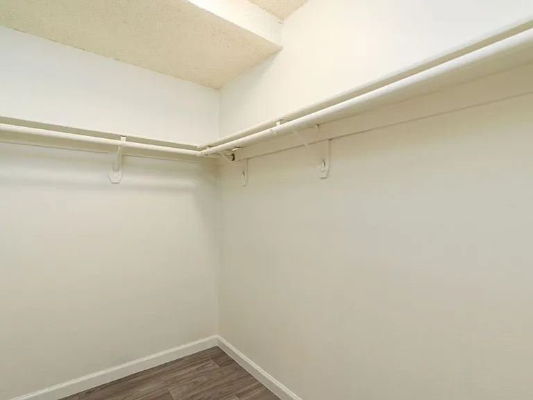 Sierra Canyon Apartments — Photo 16