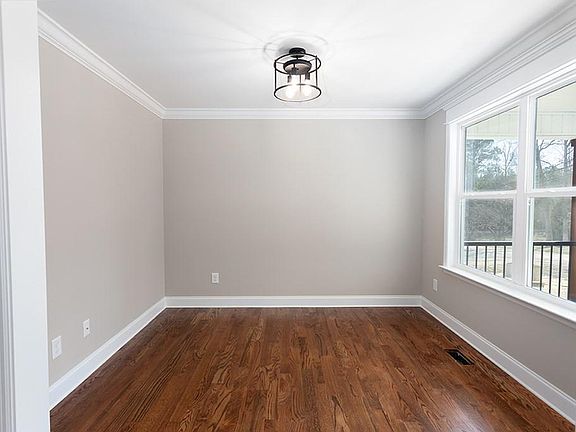 5th image of 3045 Brookmore Trl NW
