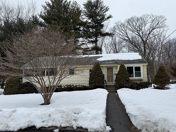 2nd image of 8 Sycamore Cir