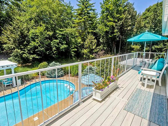 4th image of 183 Loomis Rdg