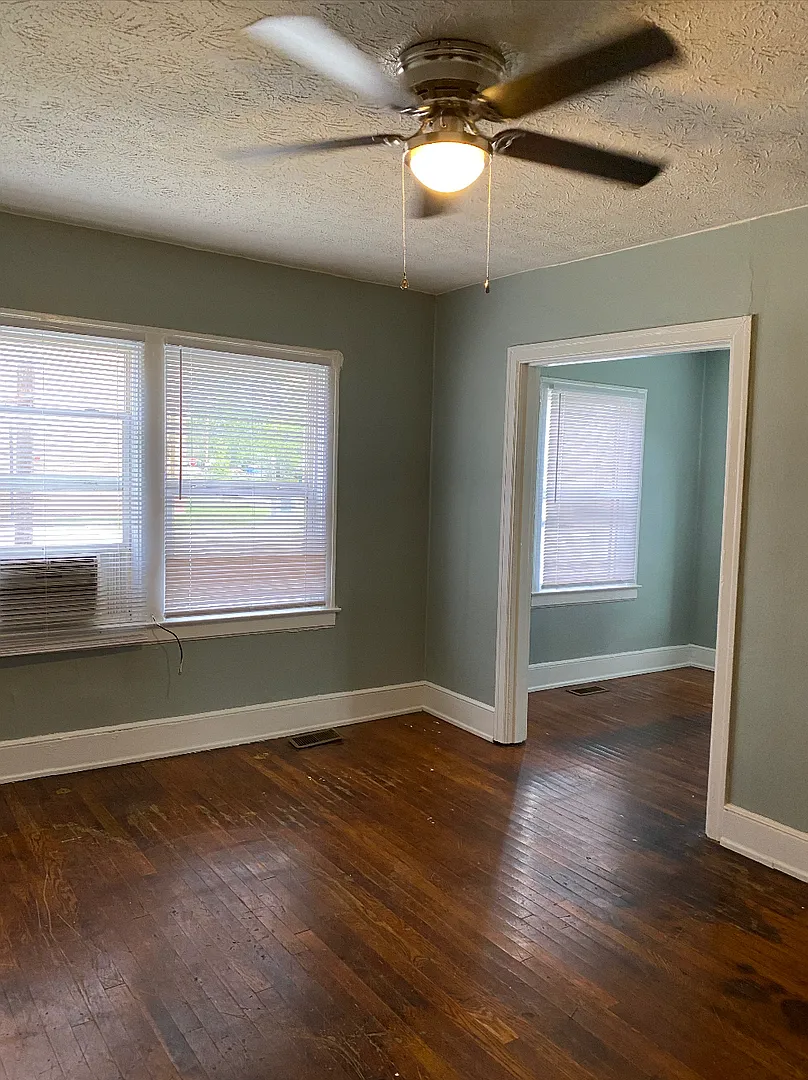 703 S Kentucky Avenue — Photo 2