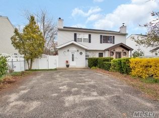 277 N 3rd Ave, Bay Shore, NY 11706