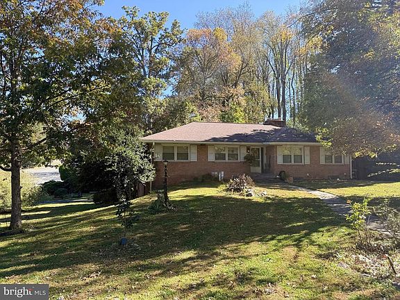 2nd image of 1501 Woodacre Dr