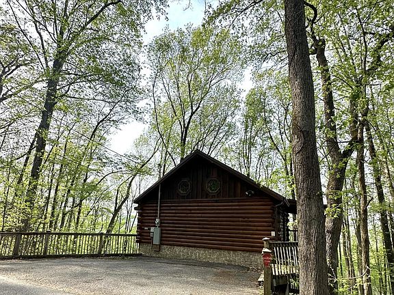 4th image of 4080 Ole Smoky Way