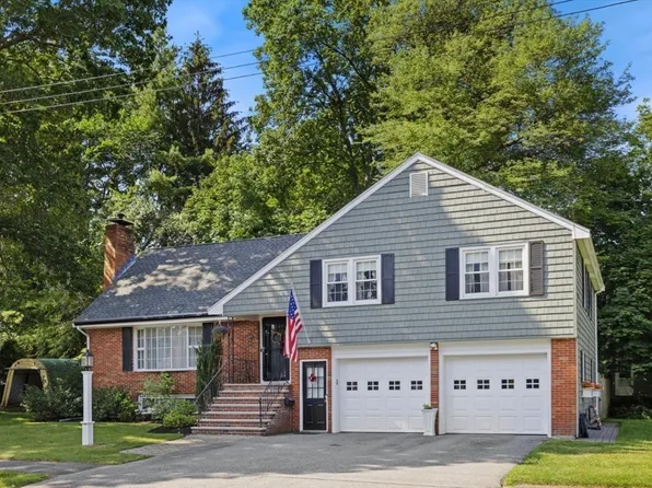 28 Cumberland Rd, Reading, MA 01867