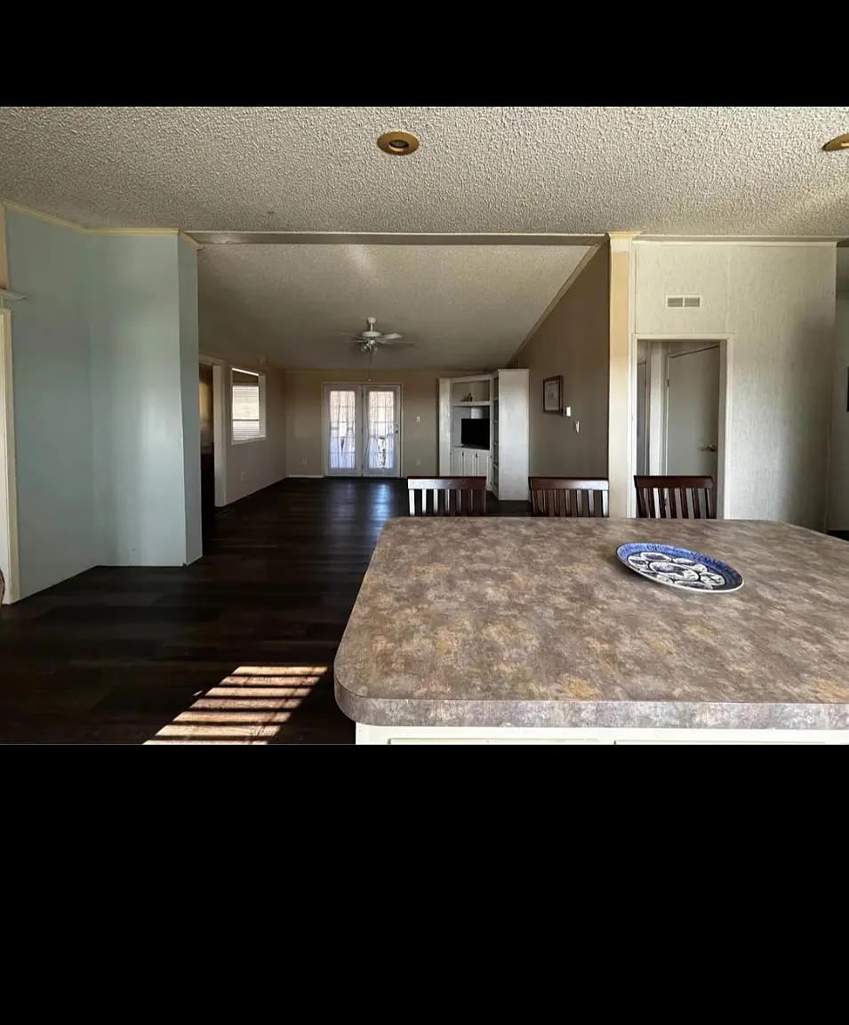 3 bed, 2100 sqft, $1,400 — Photo 2