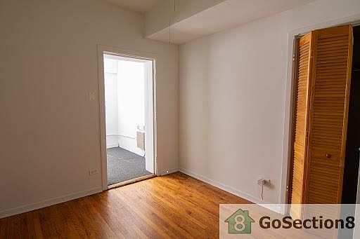 5th image of 7112 S King Dr #1