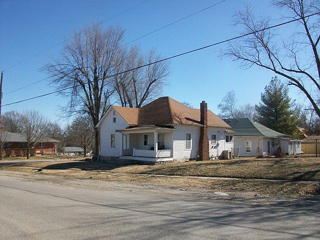 1st image of 1410 E 8th St