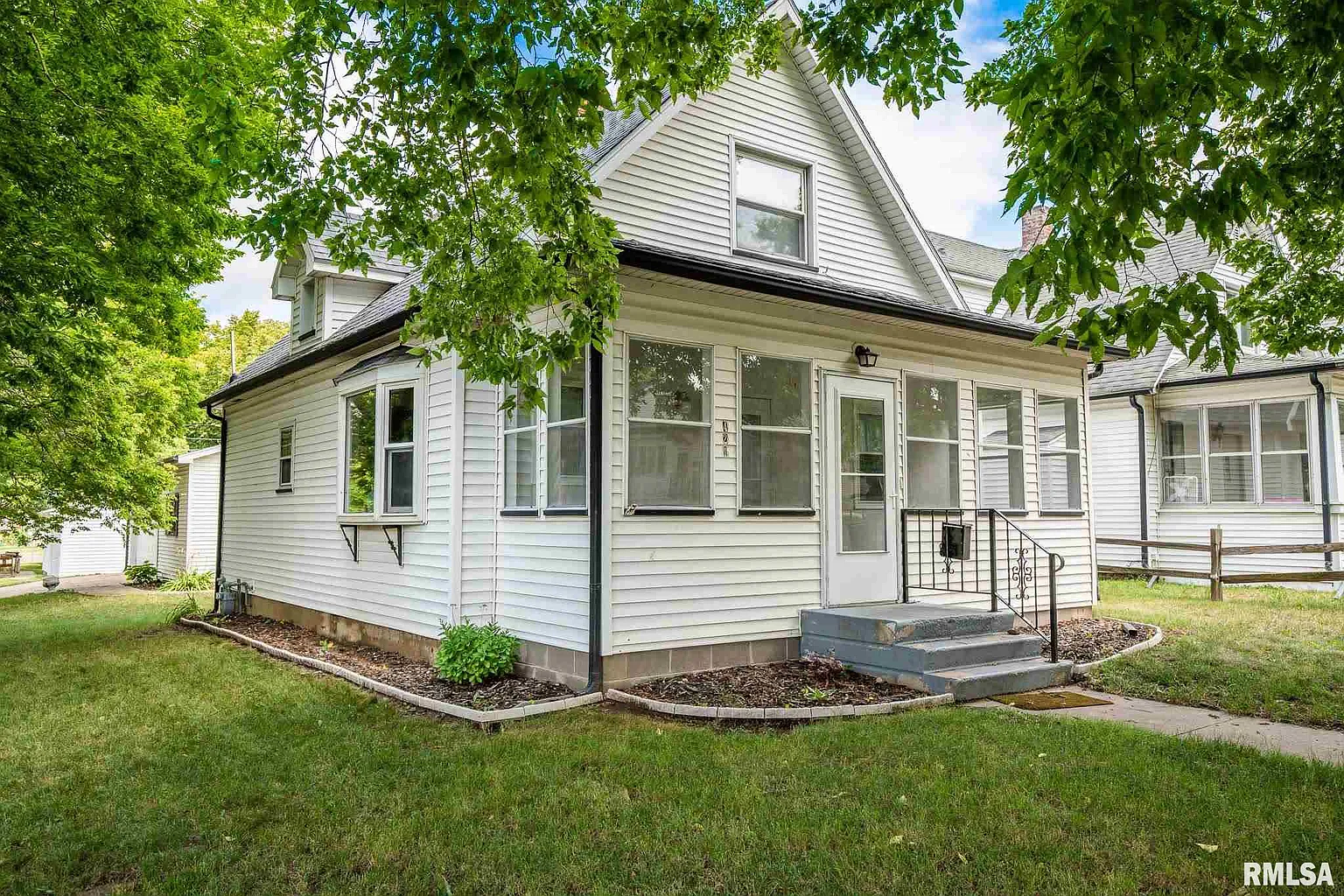 421 Herman St photo 1