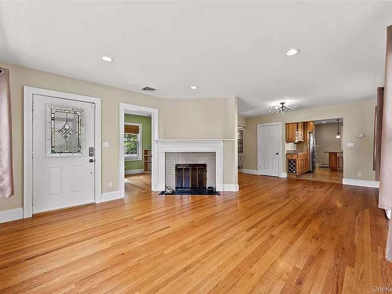15 Pershing Ave — Photo 5