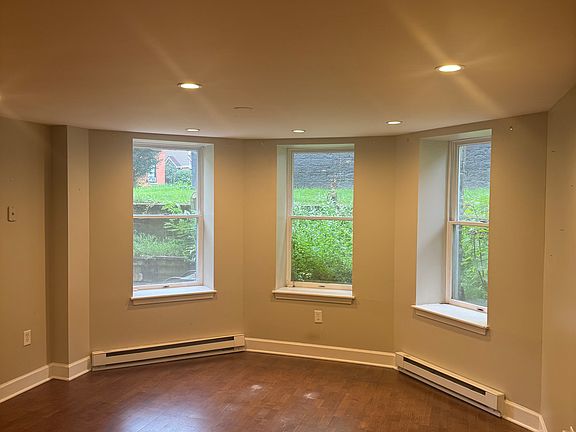 3rd image of 275 S Plymouth Ave Unit 10