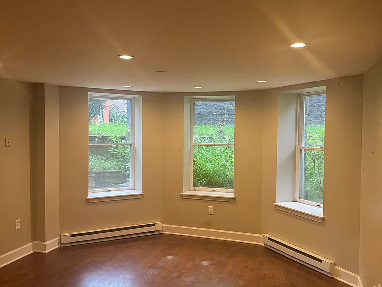 275 S Plymouth Ave #10 — Photo 3