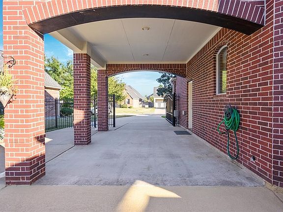 3rd image of 3902 Rivermoss Ln