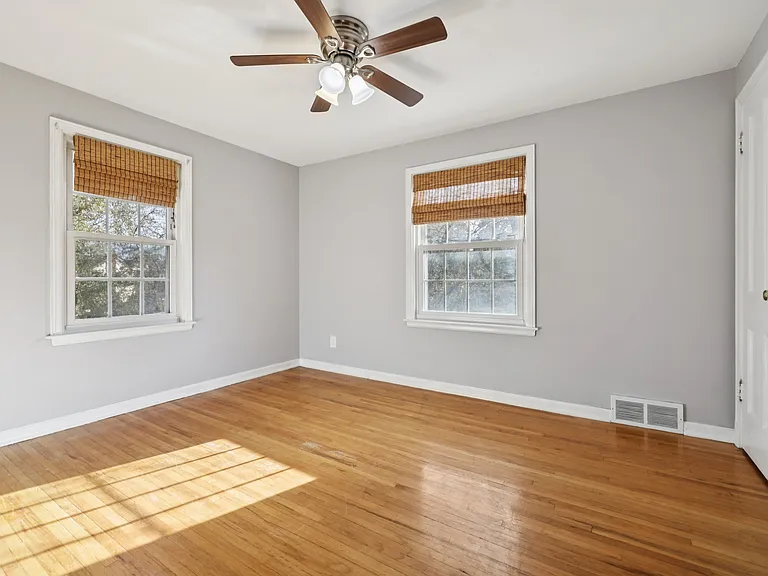 1010 SW Kenworthy Dr — Photo 14