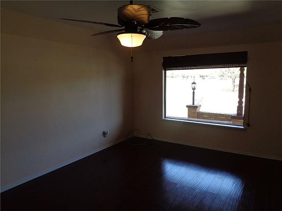4th image of 300 Sequoyah Ln