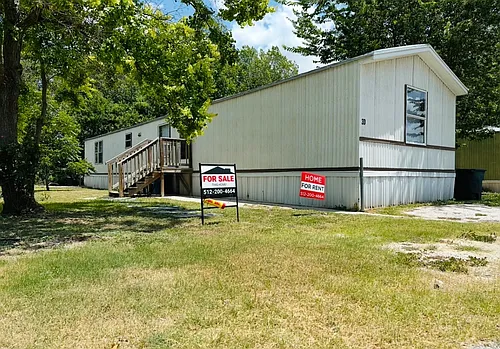 1687 Interstate Highway 35 N Photo 1