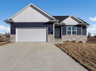 3121 Golden Gate Ct SW, Cedar Rapids, IA 52404