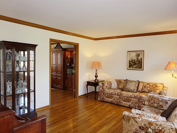 3rd image of 11370 Terwilligers Valley Ln