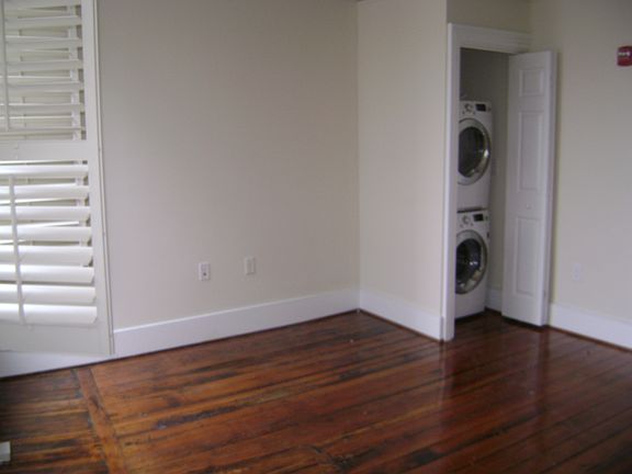2nd image of 1321 1/2 E Main St APT 112