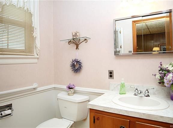 4th image of 2304 Salua Dr