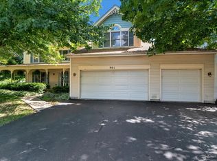 901 Surrey Ln, Dundee, IL 60118