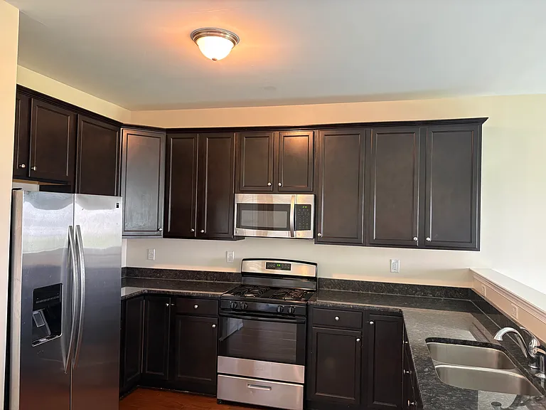 948 King Way — Photo 6