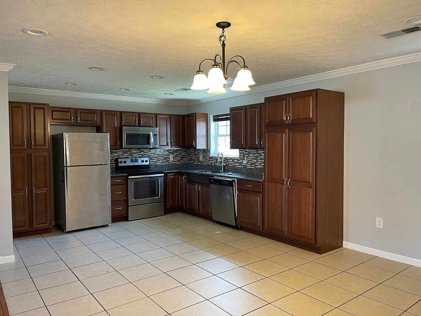 Location & Convenience — Photo 3