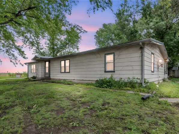39135 Plum Creek Rd, Osawatomie, KS 66064