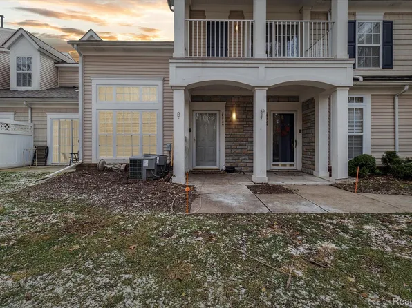 25709 Maritime Cir N, Harrison Township, MI 48045