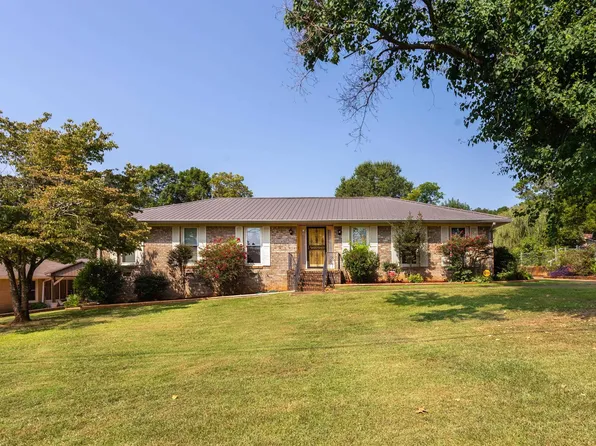 210 Bedford Dr, Anniston, AL 36207