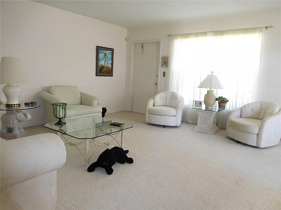5th image of 65 Woodland Dr