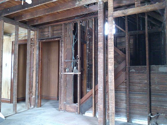 3rd image of 776 Roselawn Ave