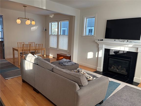 5th image of 112 Walnut St