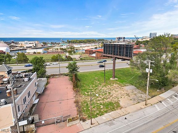 4th image of 4104 Detroit Ave