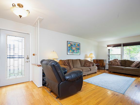 4th image of 3711 Greenwood St