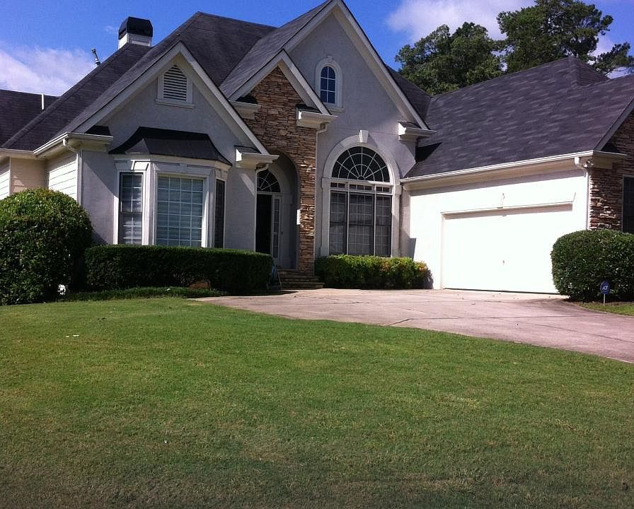 Beautiful Ranch with privacy fence