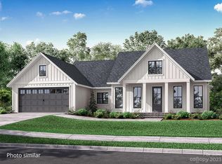 58 Byron Forest Dr, Horse Shoe, NC 28742