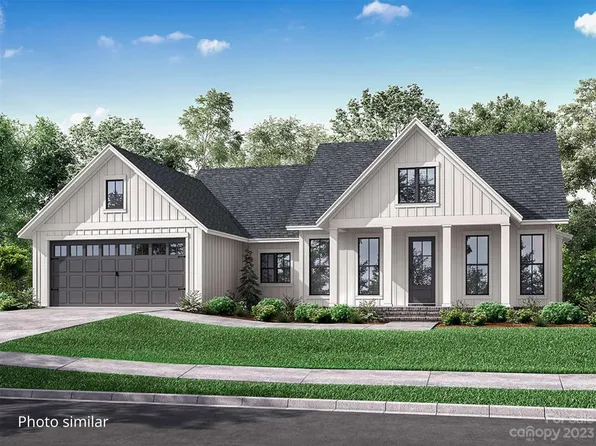 58 Byron Forest Dr, Horse Shoe, NC 28742