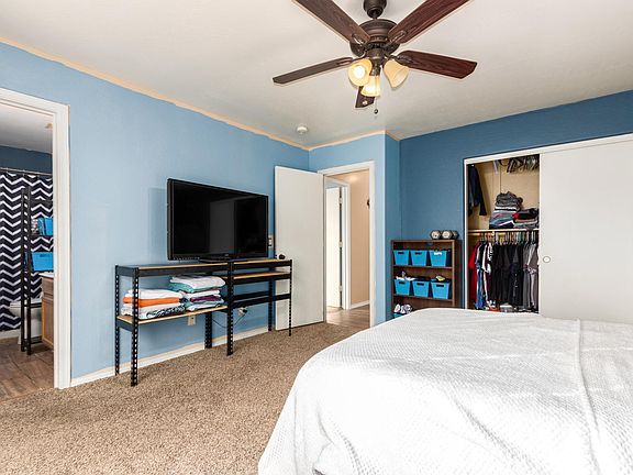 4th image of 2222 S 106th Dr