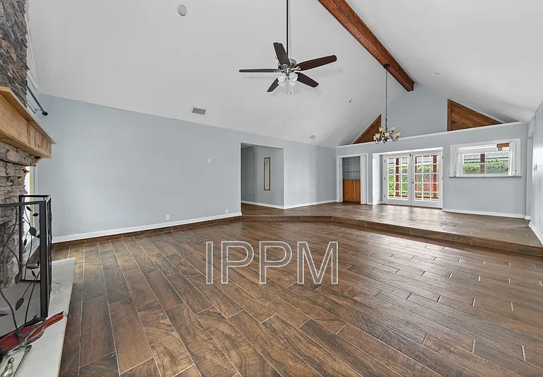 609 Inverary Dr — Photo 3